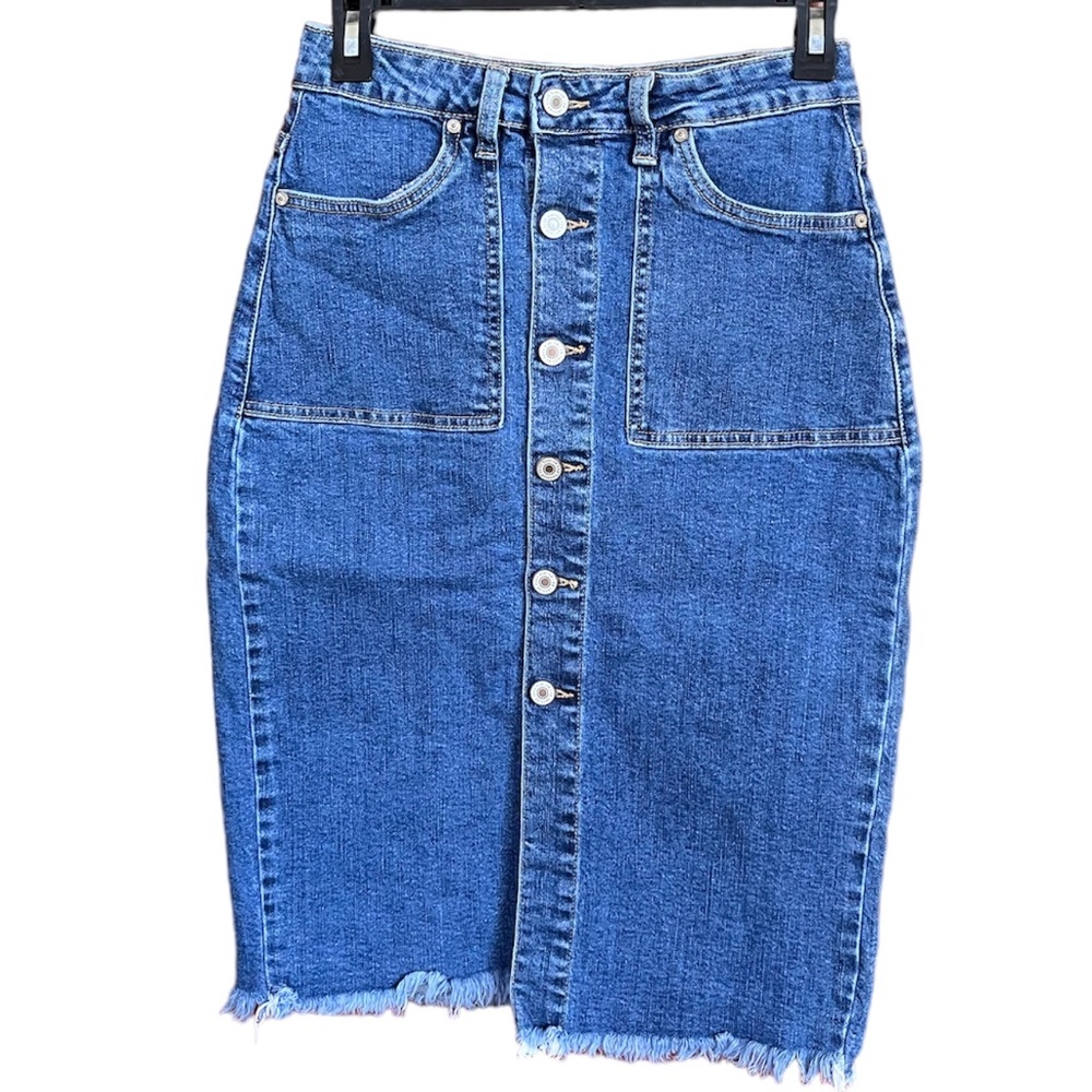 KanCan Denim Button Front Frayed Denim Skirt Size XS EUC
